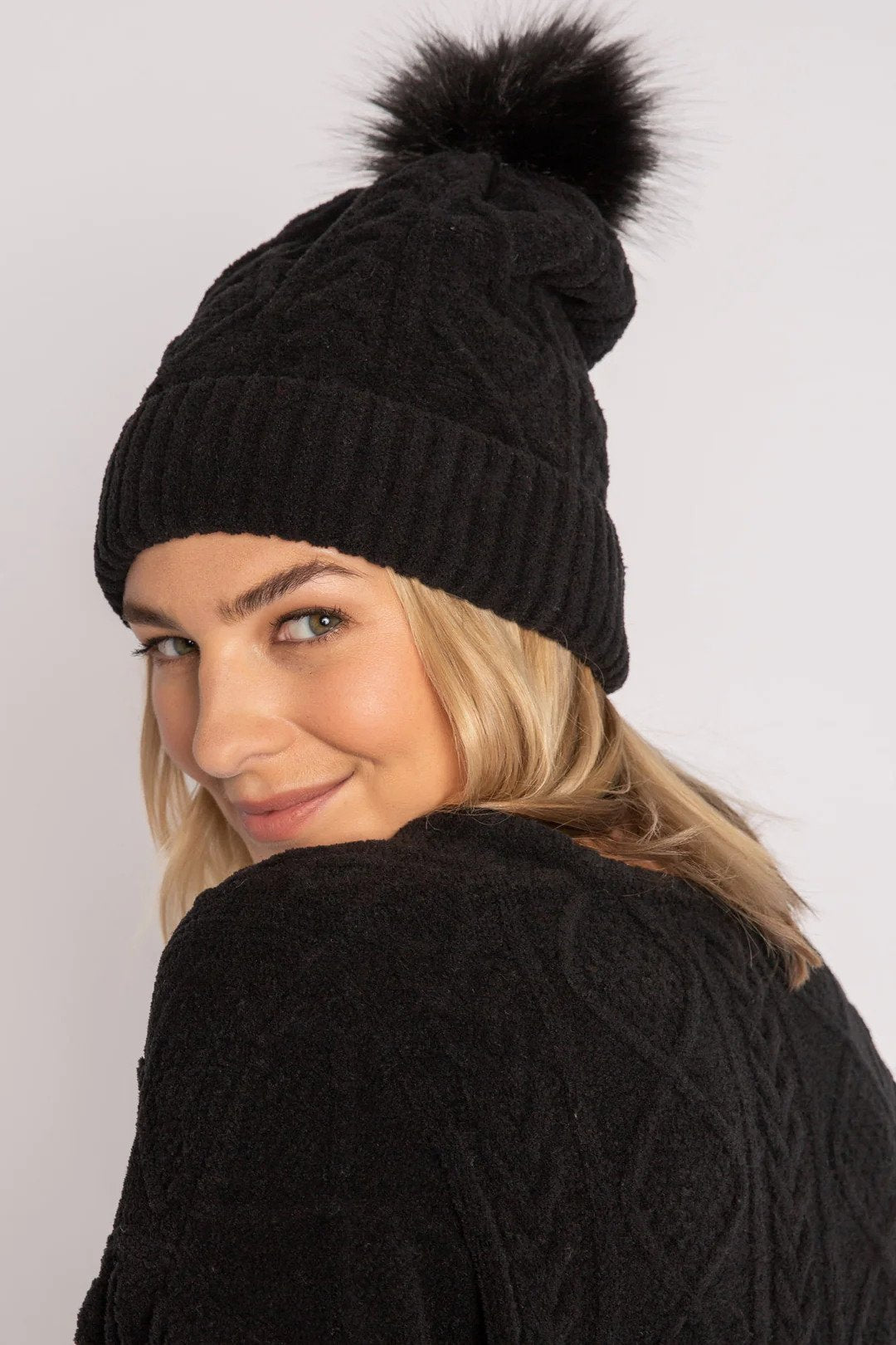 Beanie black Side.