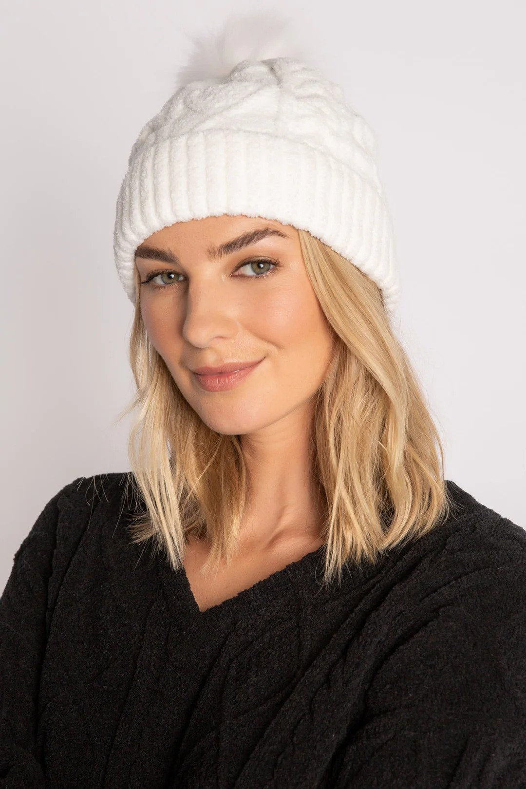 Beanie ivory Front.