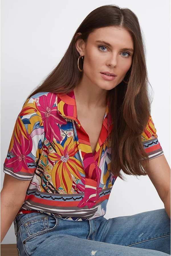 Rachel May Short Sleeve Swing Polo Seated Pose.