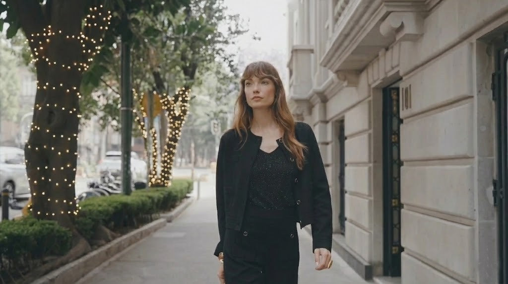 Village Vogue Holiday Street Scene